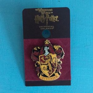 NWT Harry Potter Gryffindor pin
